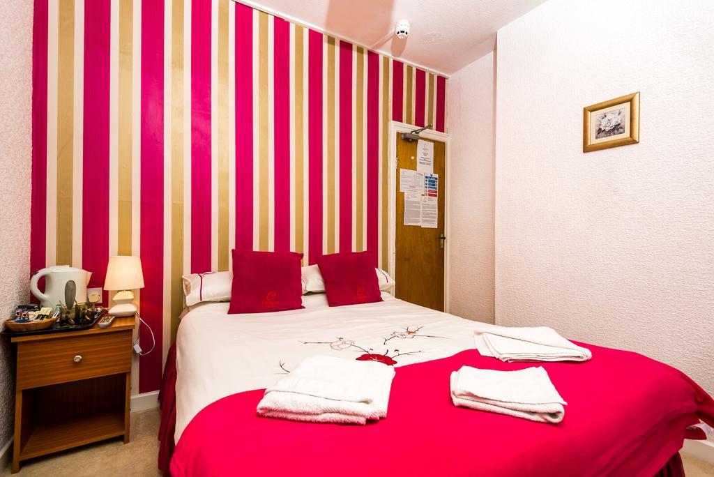 Uk Travel & Hospitality Ltd Ta Canberra Hotel Blackpool Esterno foto