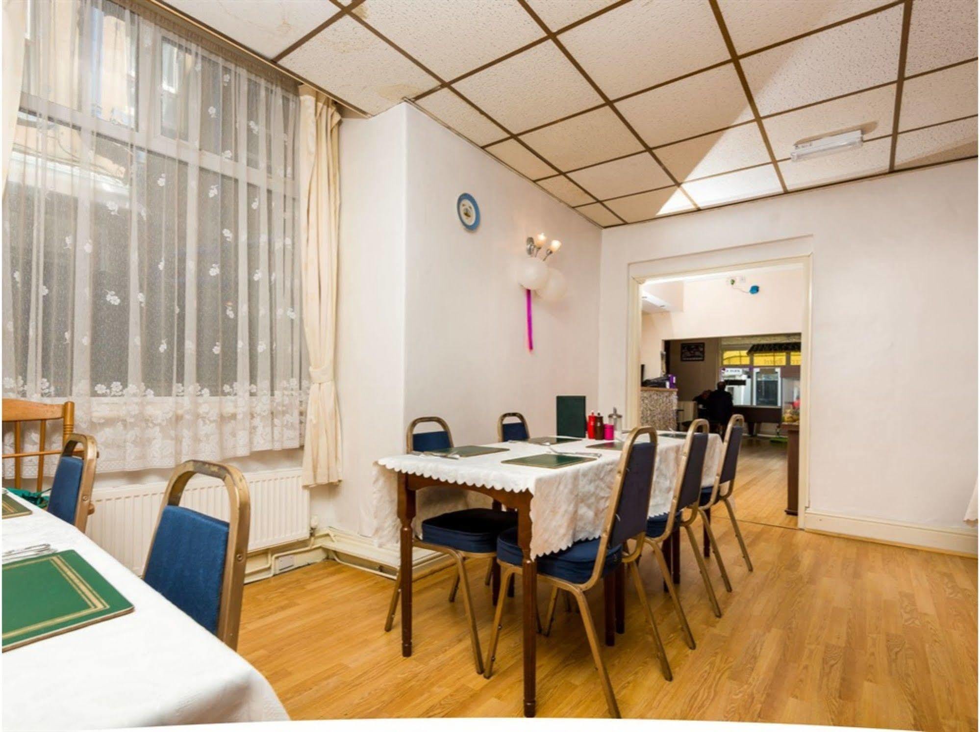 Uk Travel & Hospitality Ltd Ta Canberra Hotel Blackpool Esterno foto