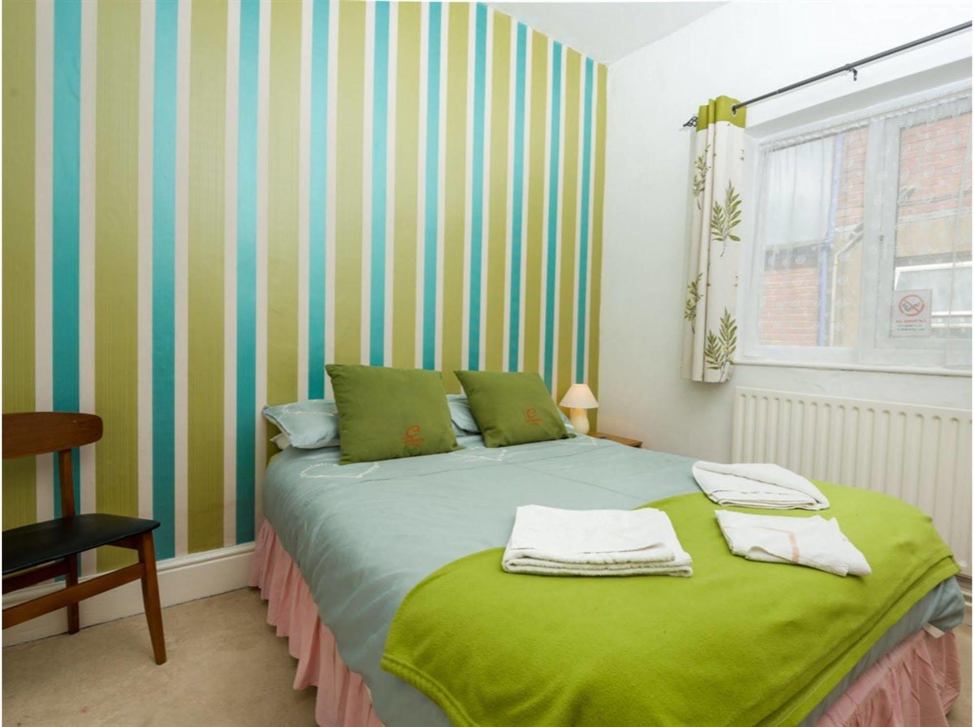 Uk Travel & Hospitality Ltd Ta Canberra Hotel Blackpool Esterno foto
