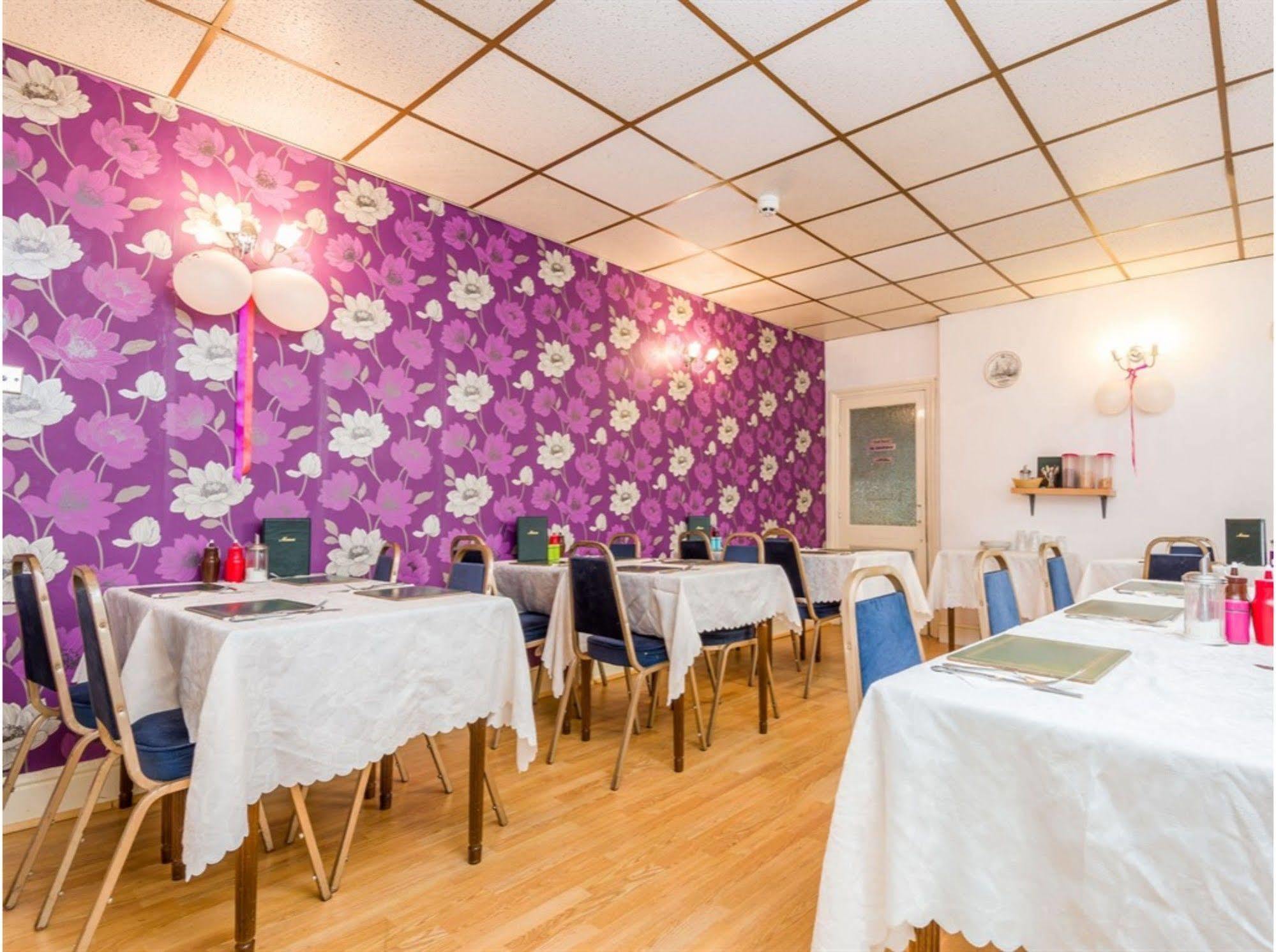 Uk Travel & Hospitality Ltd Ta Canberra Hotel Blackpool Esterno foto