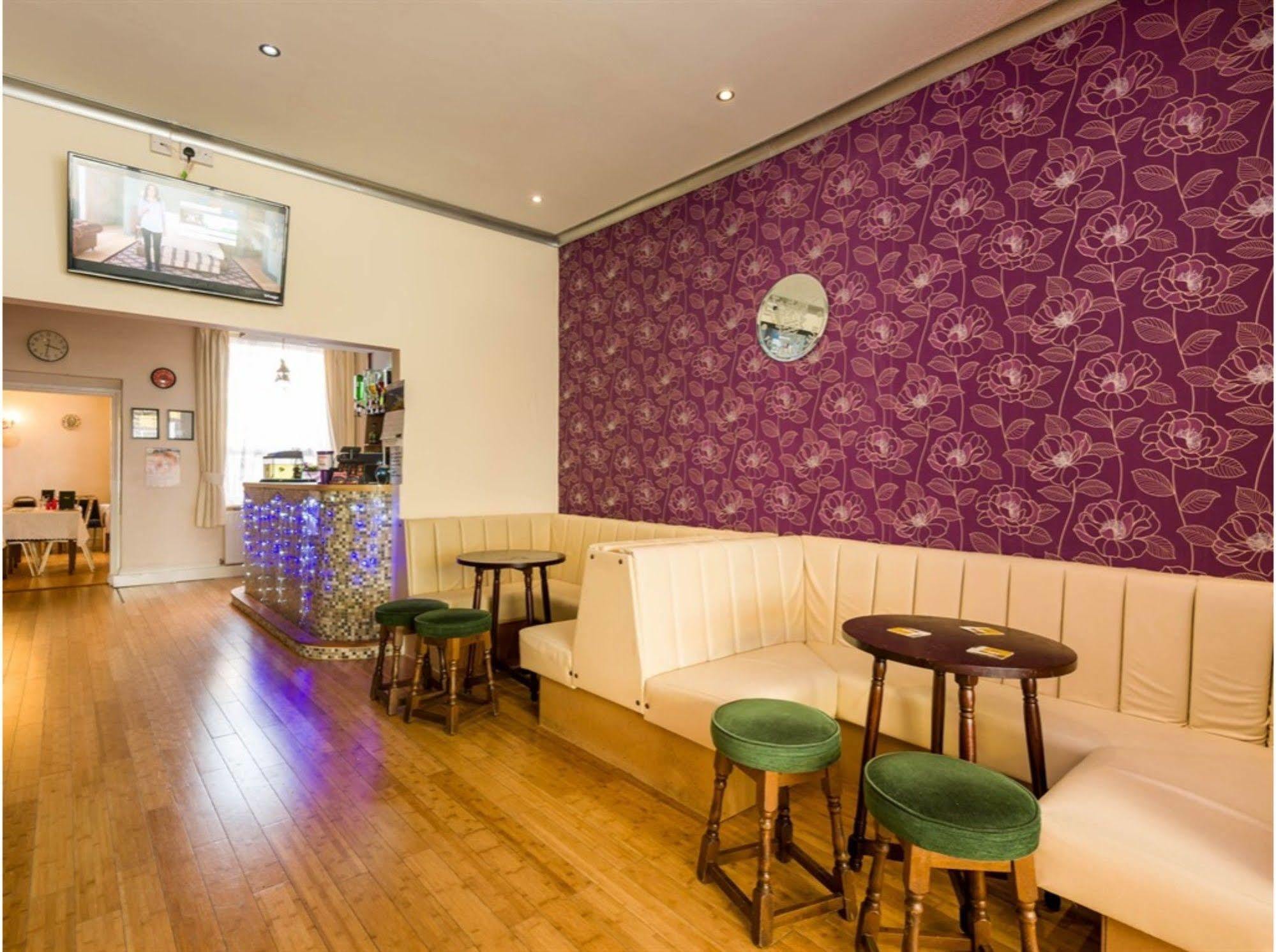 Uk Travel & Hospitality Ltd Ta Canberra Hotel Blackpool Esterno foto