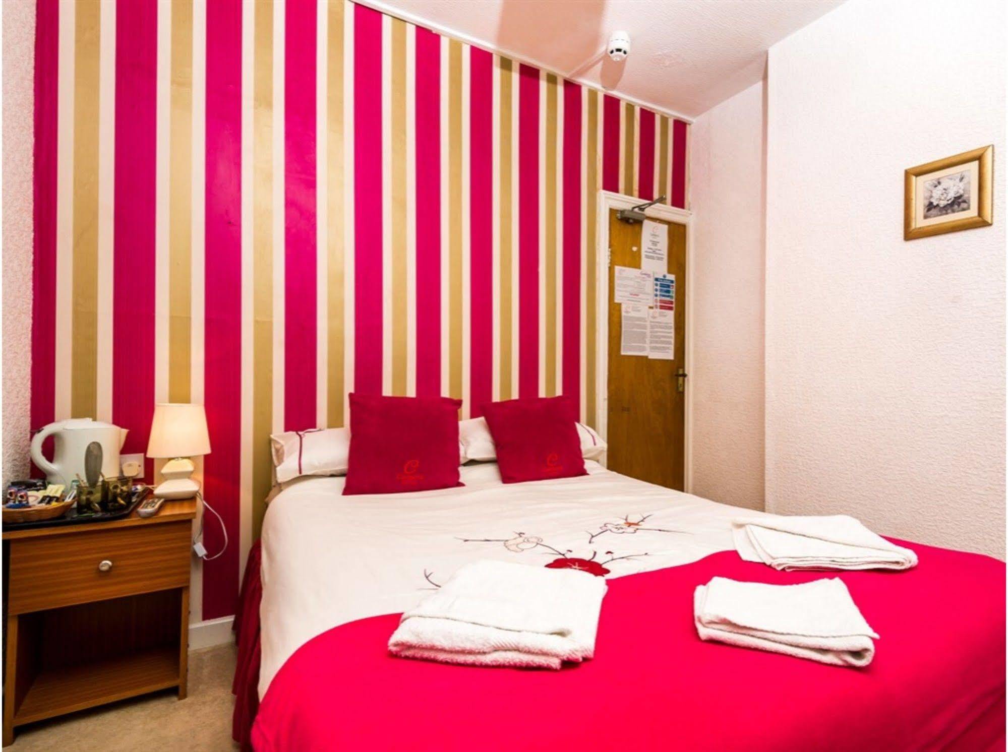 Uk Travel & Hospitality Ltd Ta Canberra Hotel Blackpool Esterno foto