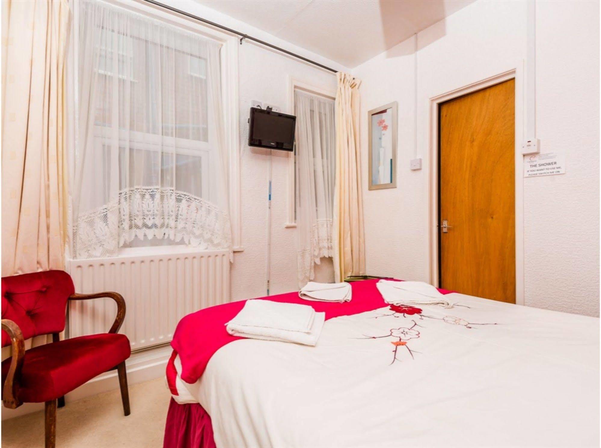 Uk Travel & Hospitality Ltd Ta Canberra Hotel Blackpool Esterno foto