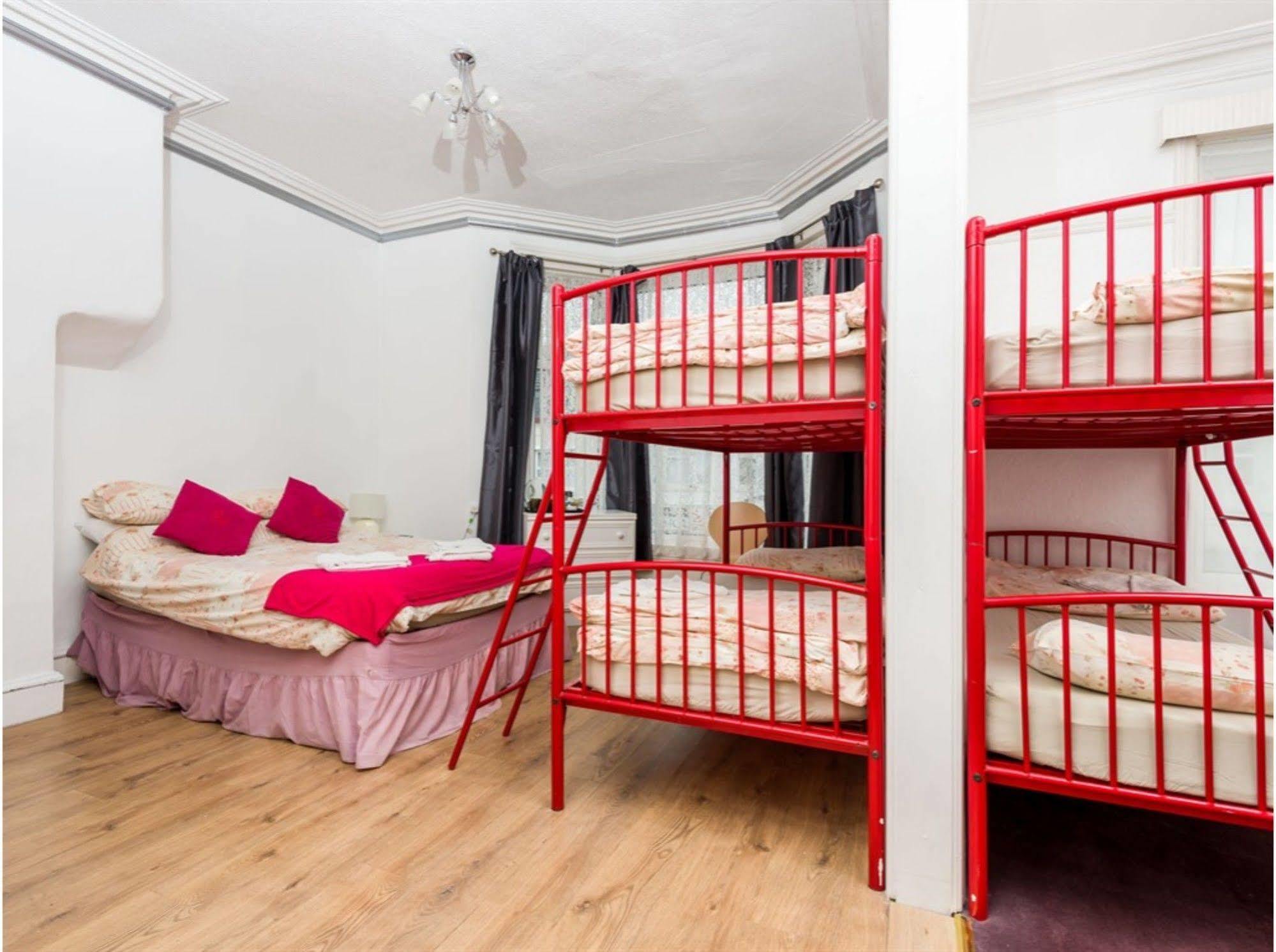 Uk Travel & Hospitality Ltd Ta Canberra Hotel Blackpool Esterno foto