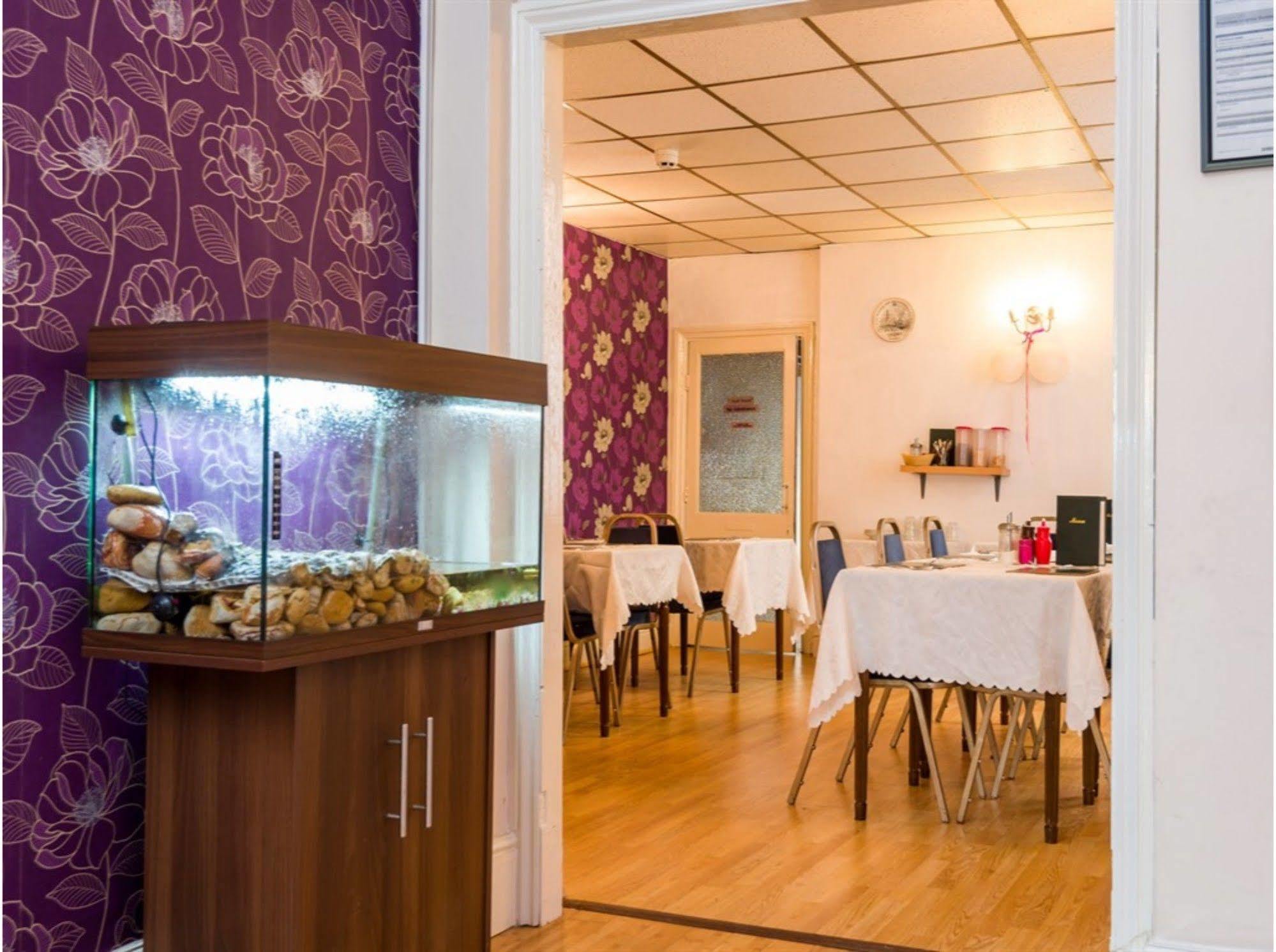 Uk Travel & Hospitality Ltd Ta Canberra Hotel Blackpool Esterno foto